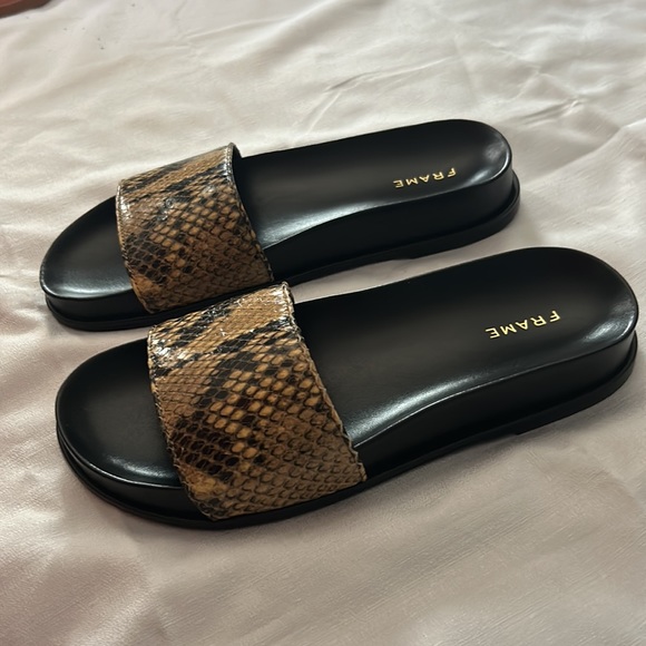 Frame Le Osborne Python-Embossed Leather Slides - Picture 1 of 11